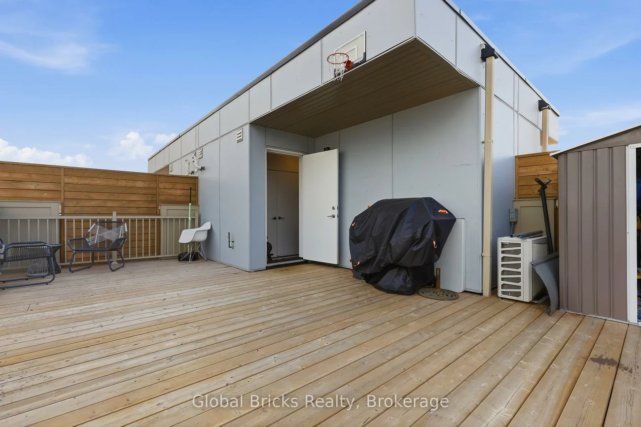 131, Honeycrisp, Vaughan Corporate Centre, Vaughan