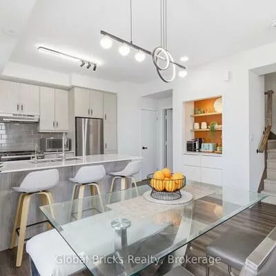 131, Honeycrisp, Vaughan Corporate Centre, Vaughan