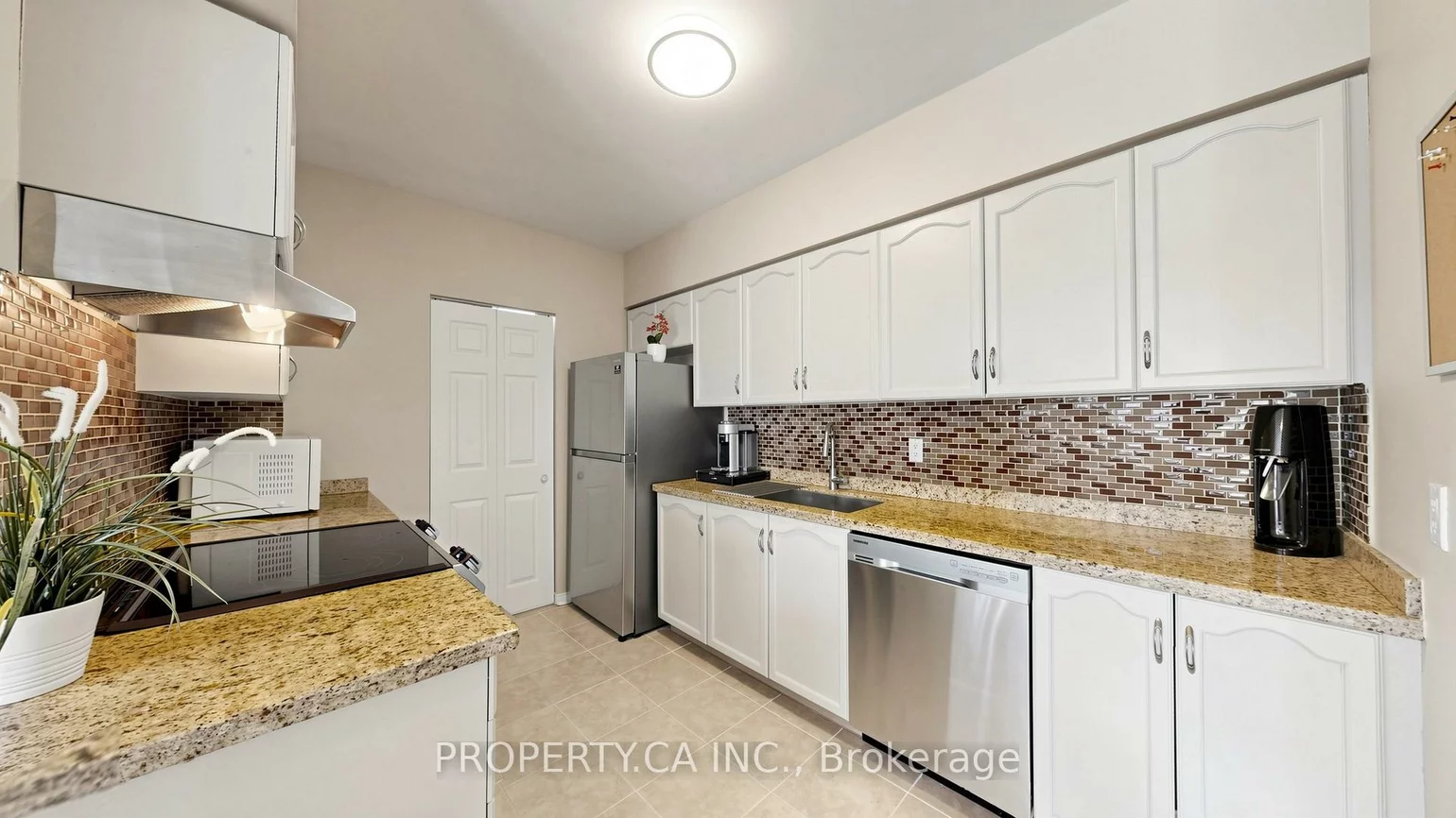 7398, Yonge, Crestwood-Springfarm-Yorkhill, Vaughan