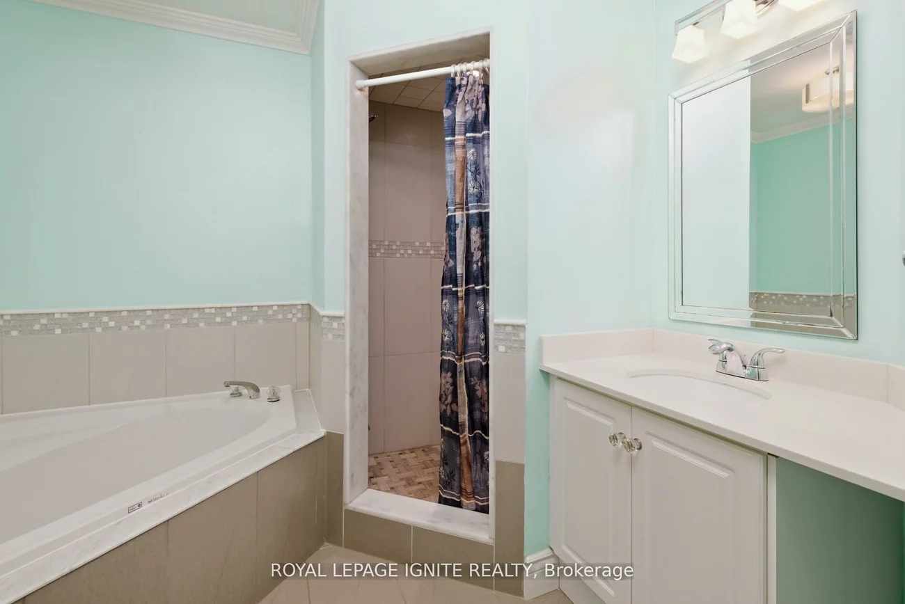 19, Foxchase, East Woodbridge, Vaughan