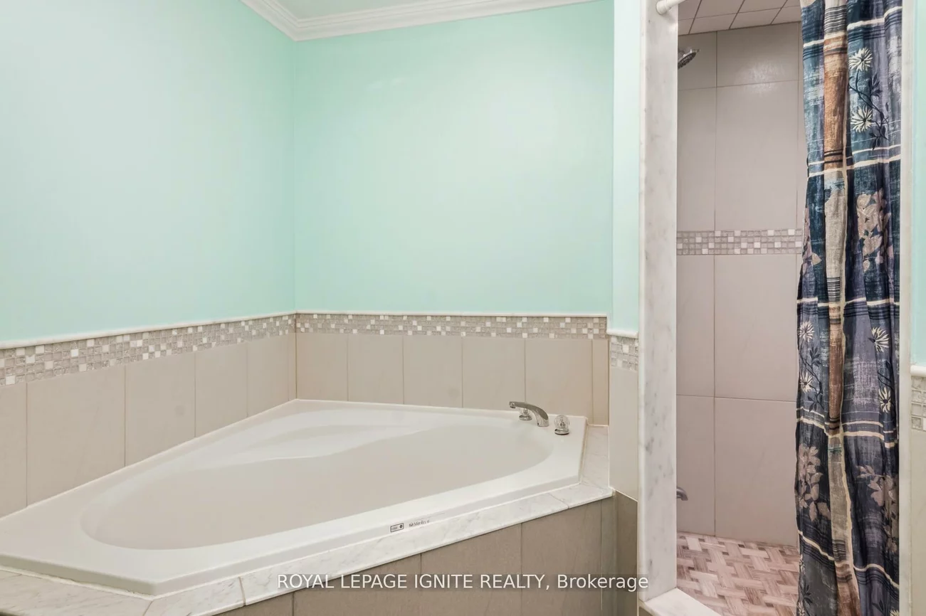 19, Foxchase, East Woodbridge, Vaughan