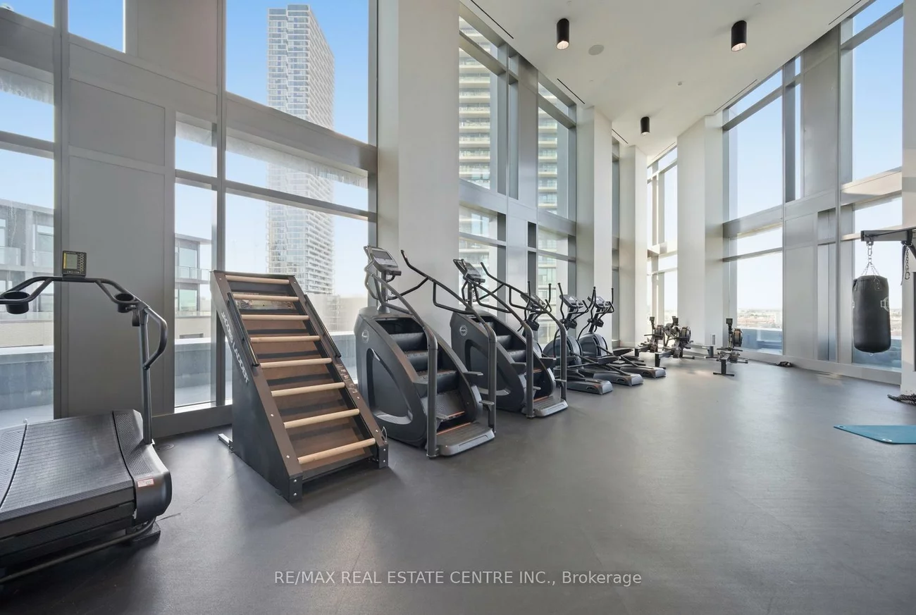 1000, Portage, Vaughan Corporate Centre, Vaughan