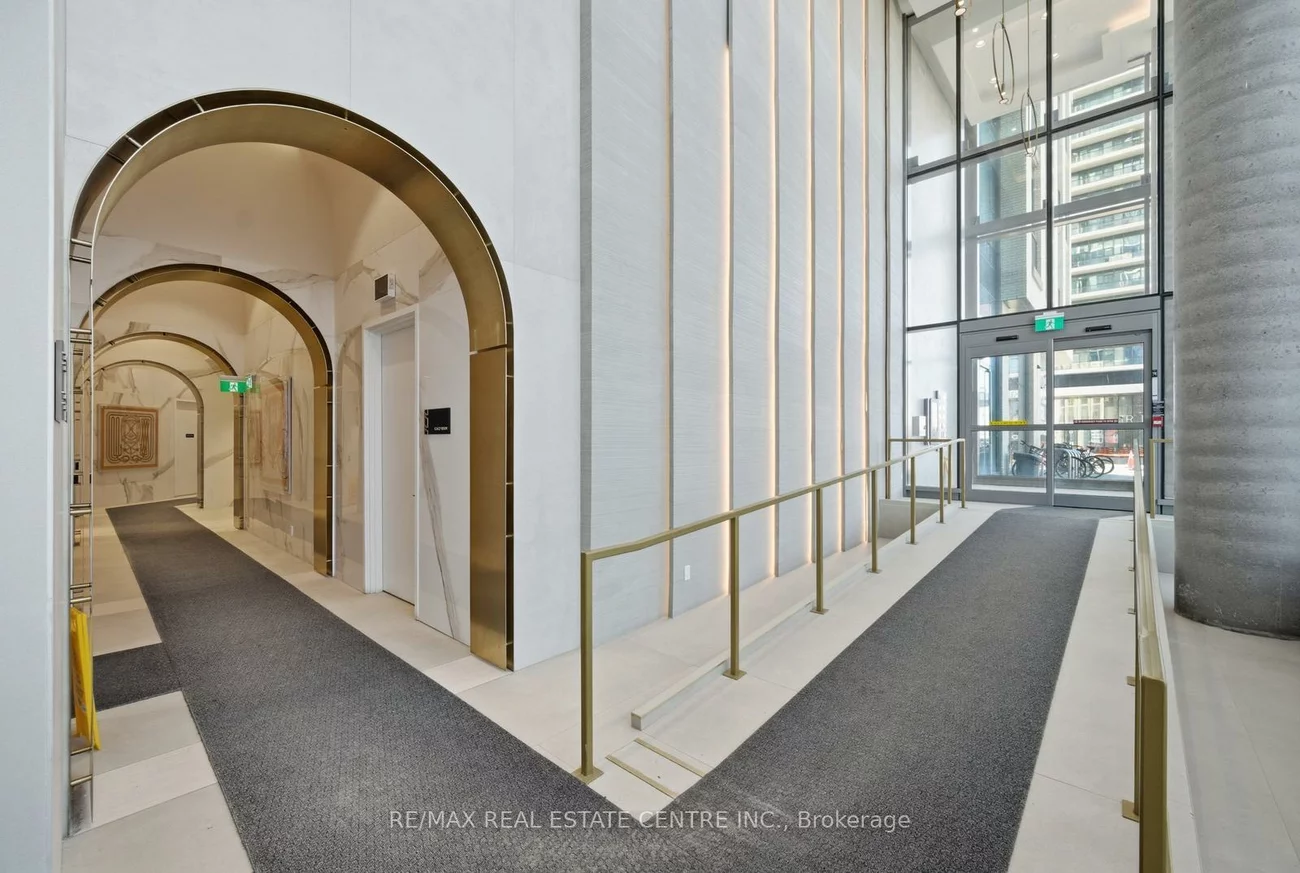 1000, Portage, Vaughan Corporate Centre, Vaughan
