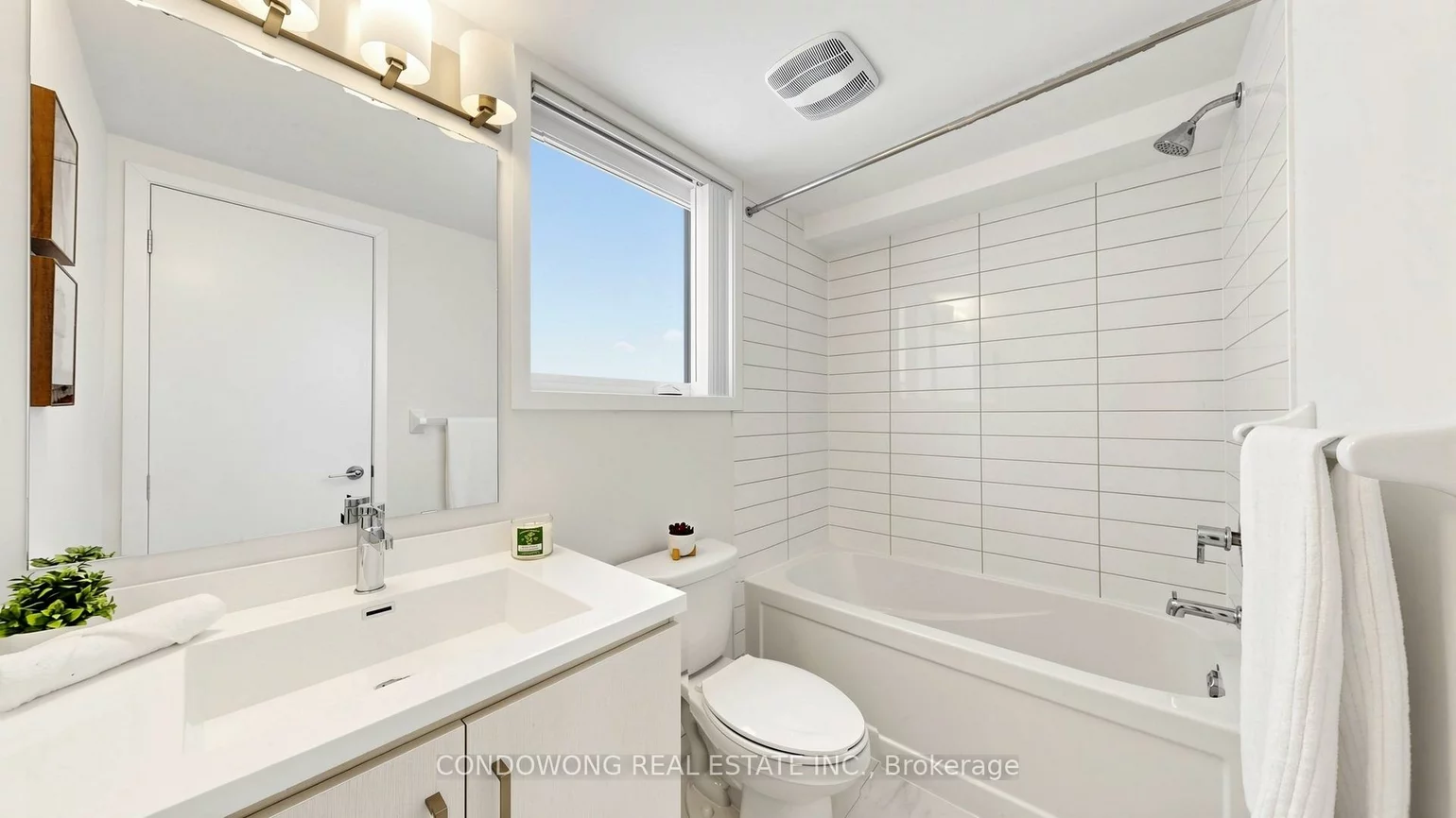 31, Honeycrisp, Vaughan Corporate Centre, Vaughan