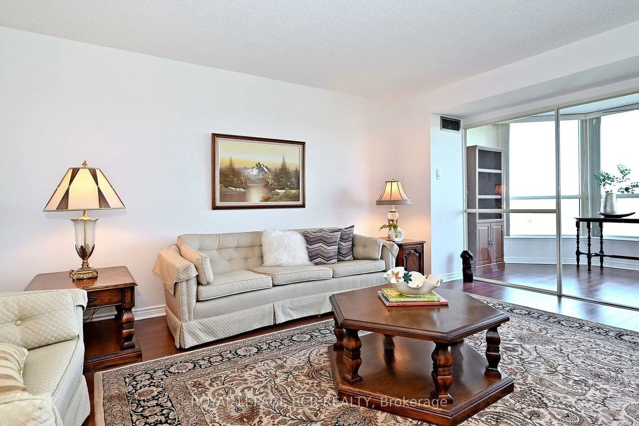 7300, Yonge, Crestwood-Springfarm-Yorkhill, Vaughan