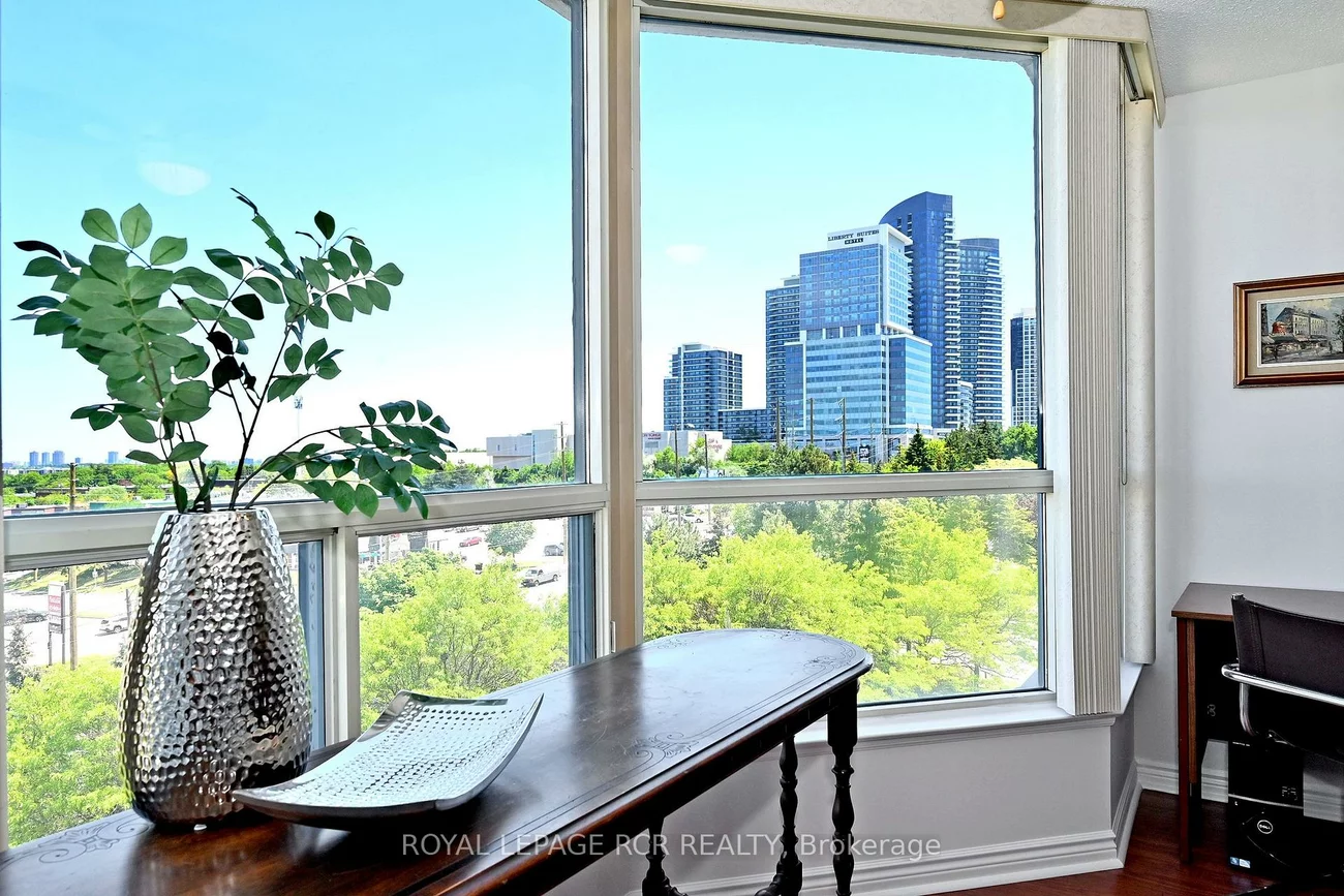 7300, Yonge, Crestwood-Springfarm-Yorkhill, Vaughan
