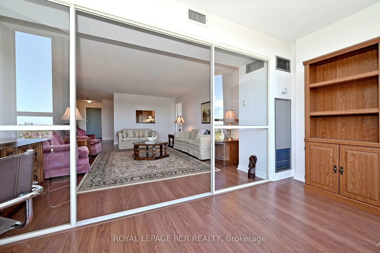 7300, Yonge, Crestwood-Springfarm-Yorkhill, Vaughan