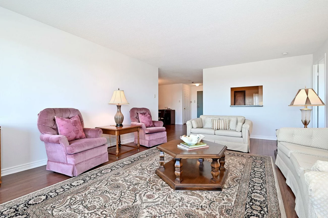 7300, Yonge, Crestwood-Springfarm-Yorkhill, Vaughan
