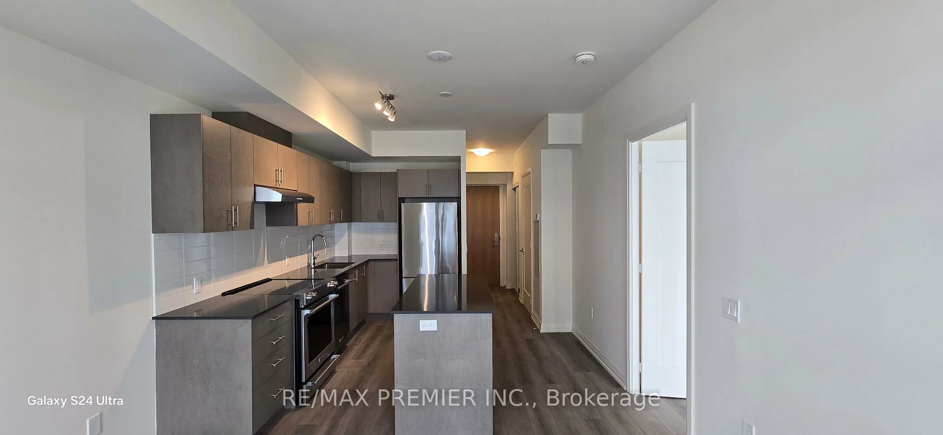 8960, Jane, Vellore Village, Vaughan