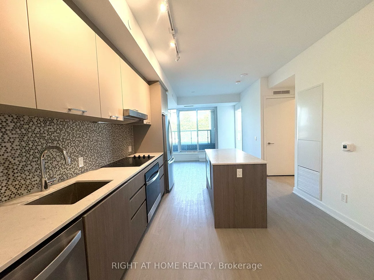 8188, Yonge, Uplands, Vaughan