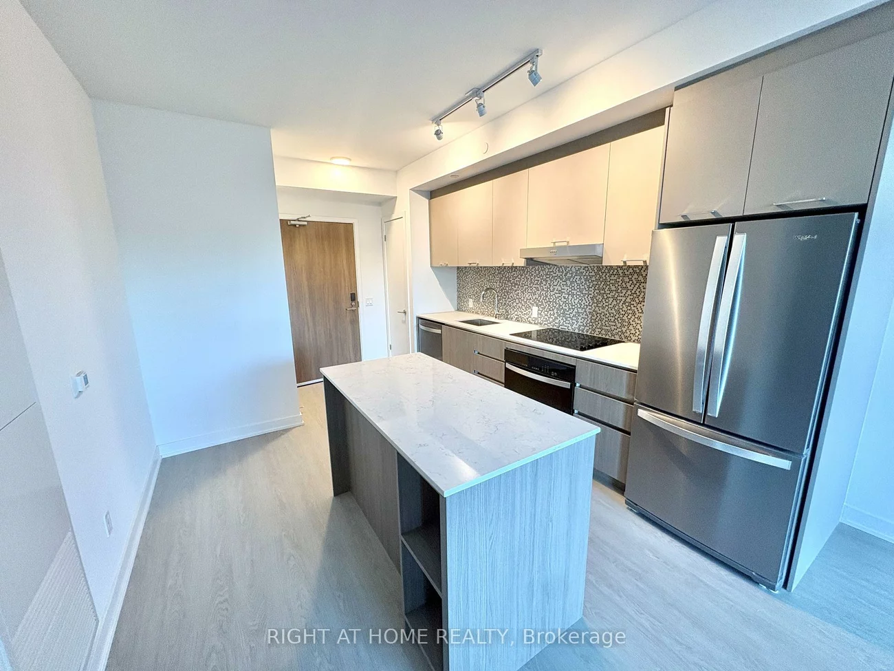 8188, Yonge, Uplands, Vaughan