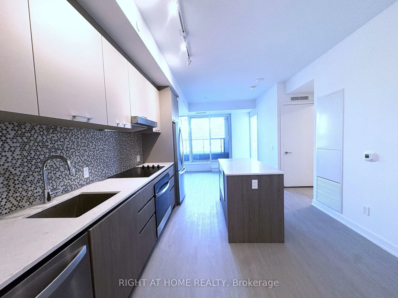 8188, Yonge, Uplands, Vaughan
