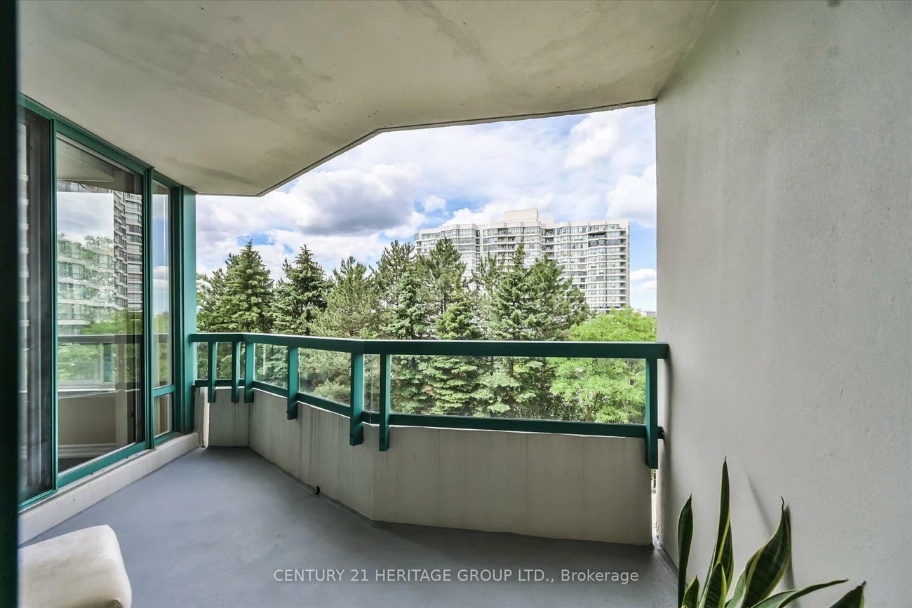 7250, Yonge, Crestwood-Springfarm-Yorkhill, Vaughan