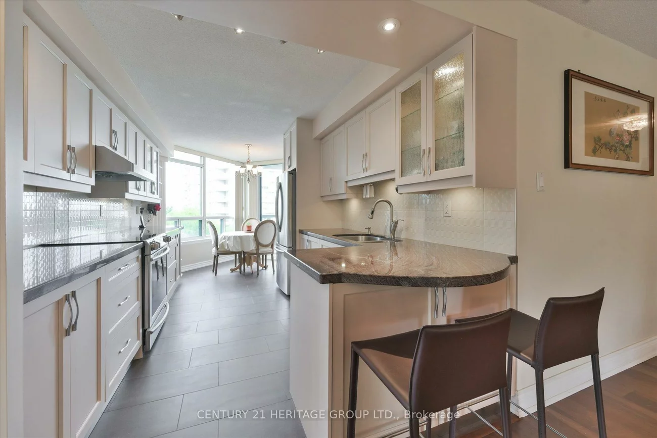 7250, Yonge, Crestwood-Springfarm-Yorkhill, Vaughan