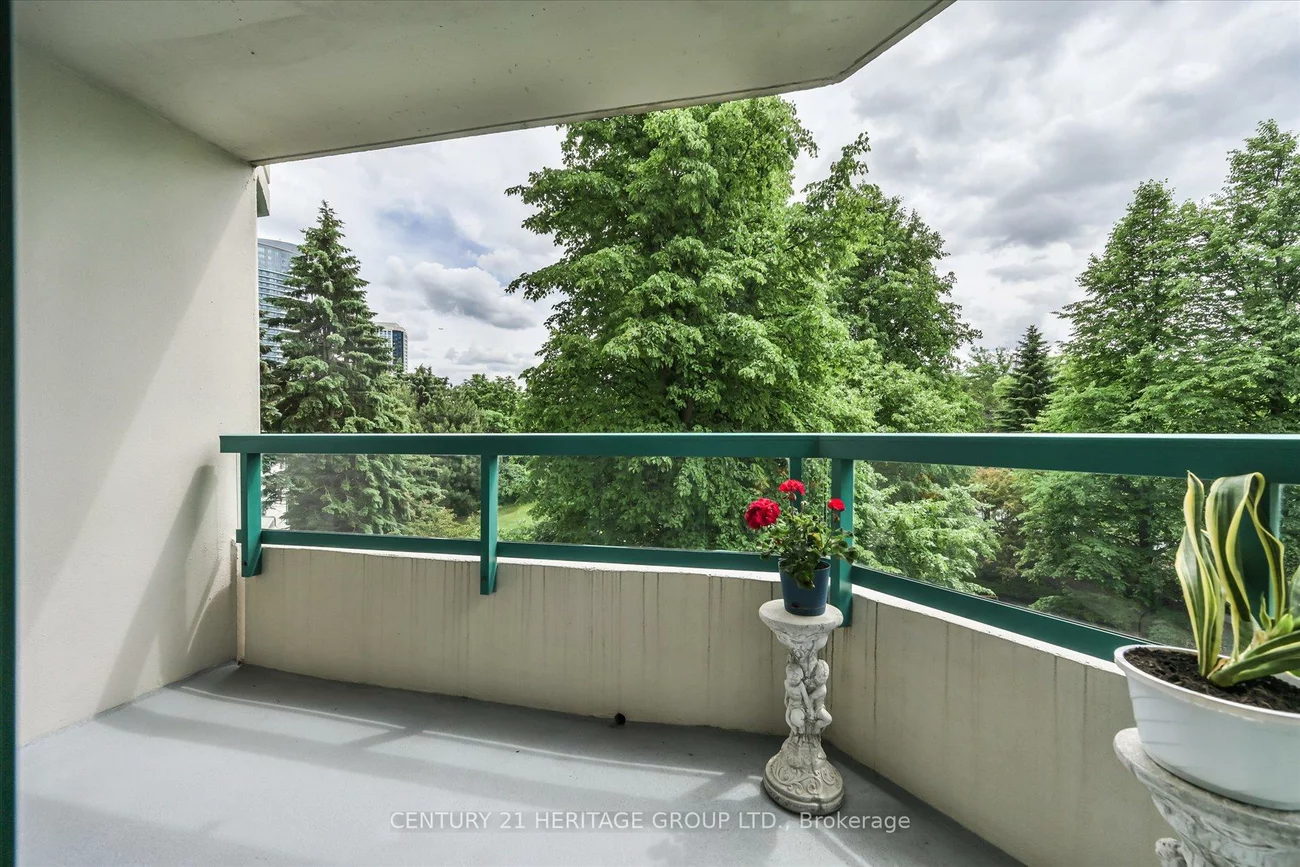 7250, Yonge, Crestwood-Springfarm-Yorkhill, Vaughan