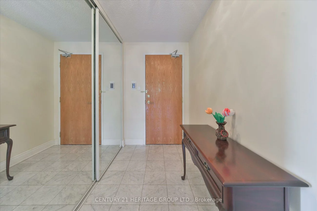 7250, Yonge, Crestwood-Springfarm-Yorkhill, Vaughan