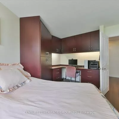 7250, Yonge, Crestwood-Springfarm-Yorkhill, Vaughan