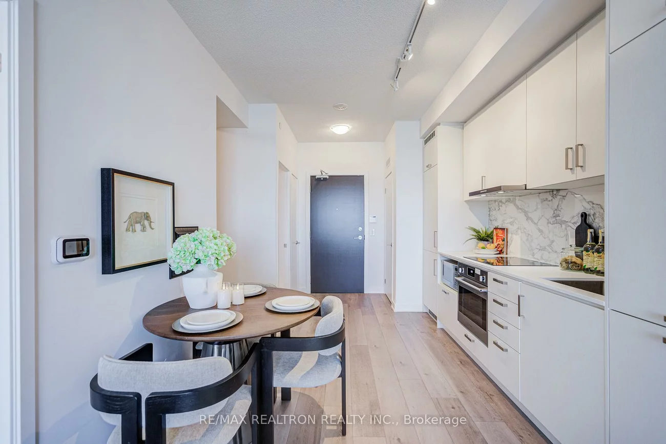 60, Honeycrisp, Vaughan Corporate Centre, Vaughan