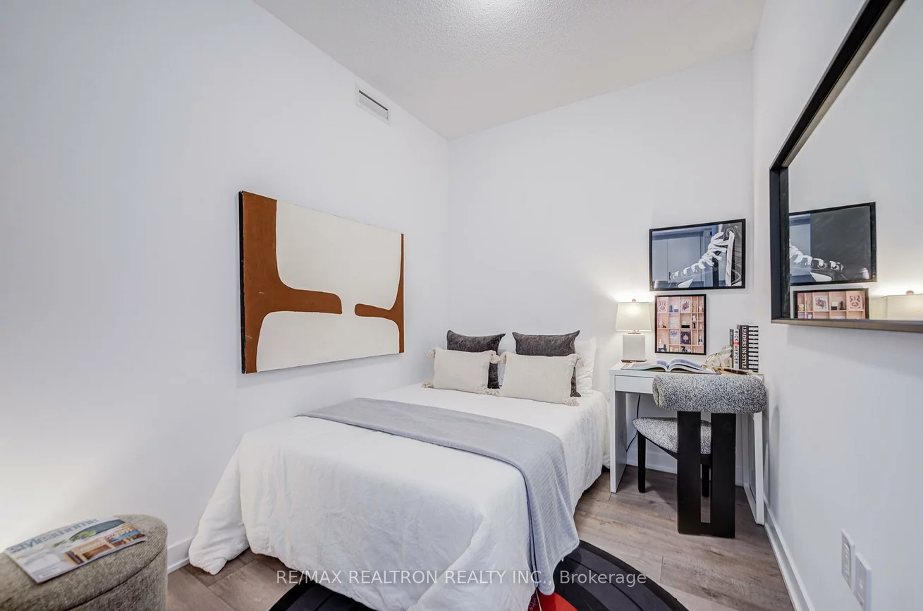 60, Honeycrisp, Vaughan Corporate Centre, Vaughan