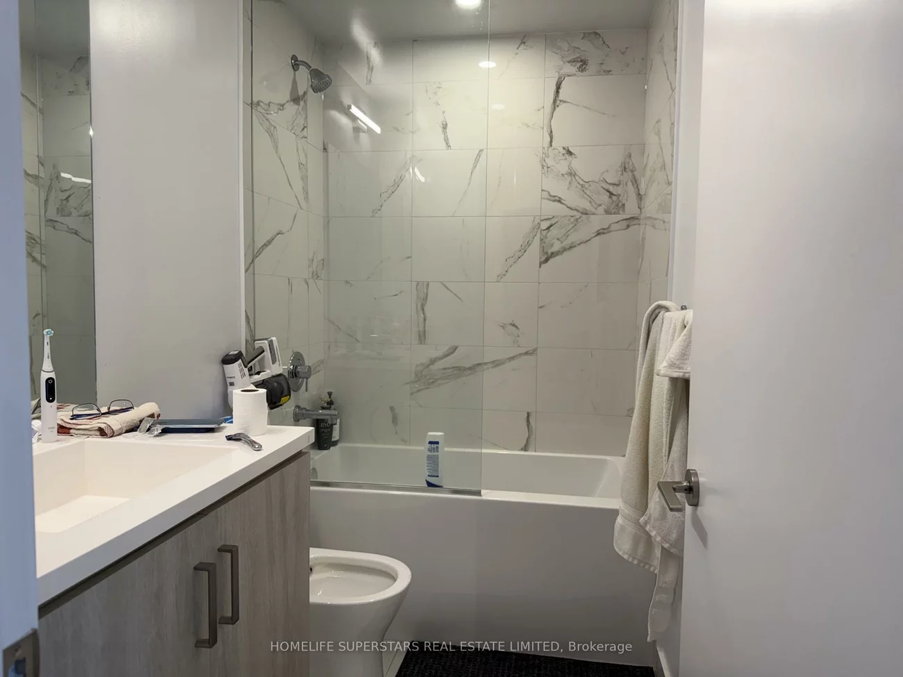 60, Honeycrisp, Vaughan Corporate Centre, Vaughan