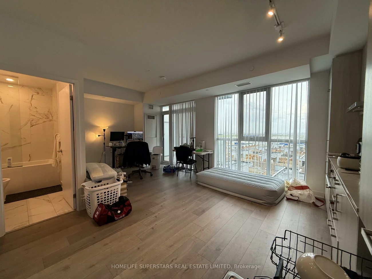 60, Honeycrisp, Vaughan Corporate Centre, Vaughan