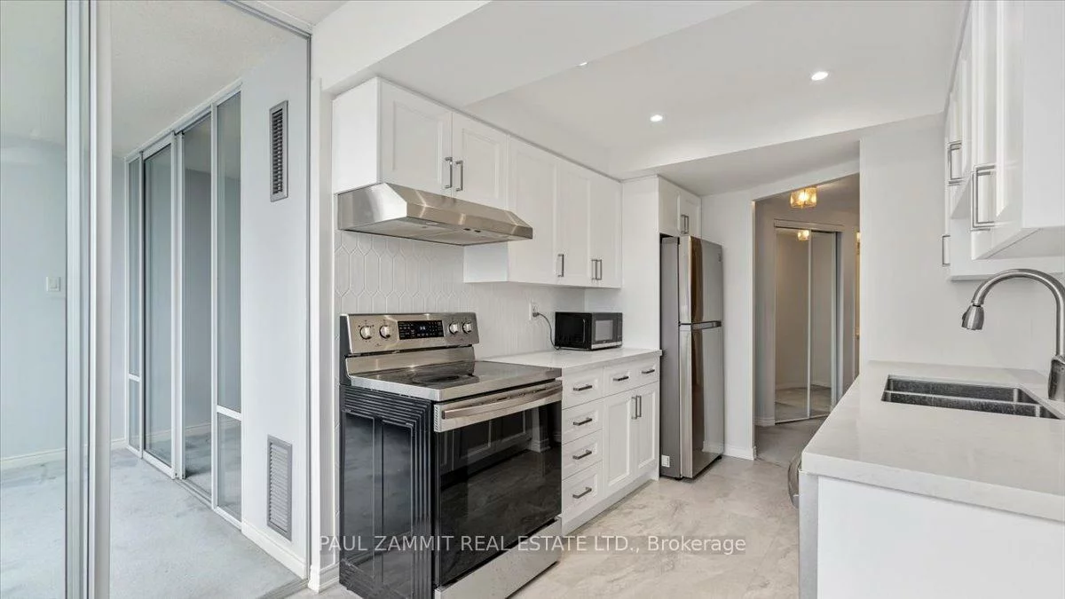 7250, Yonge, Crestwood-Springfarm-Yorkhill, Vaughan