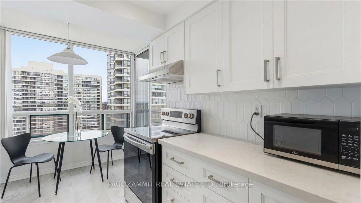 7250, Yonge, Crestwood-Springfarm-Yorkhill, Vaughan
