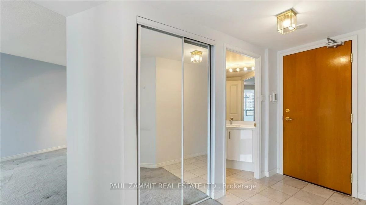 7250, Yonge, Crestwood-Springfarm-Yorkhill, Vaughan