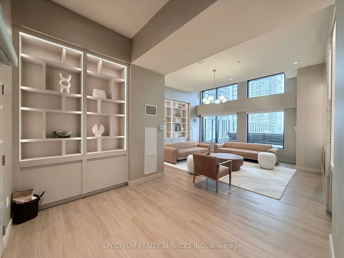 8960, Jane, Vellore Village, Vaughan