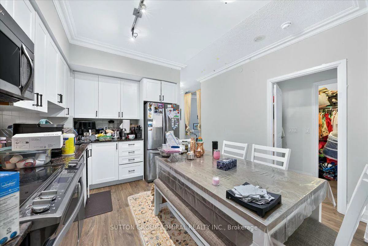 7900, Bathurst, Beverley Glen, Vaughan