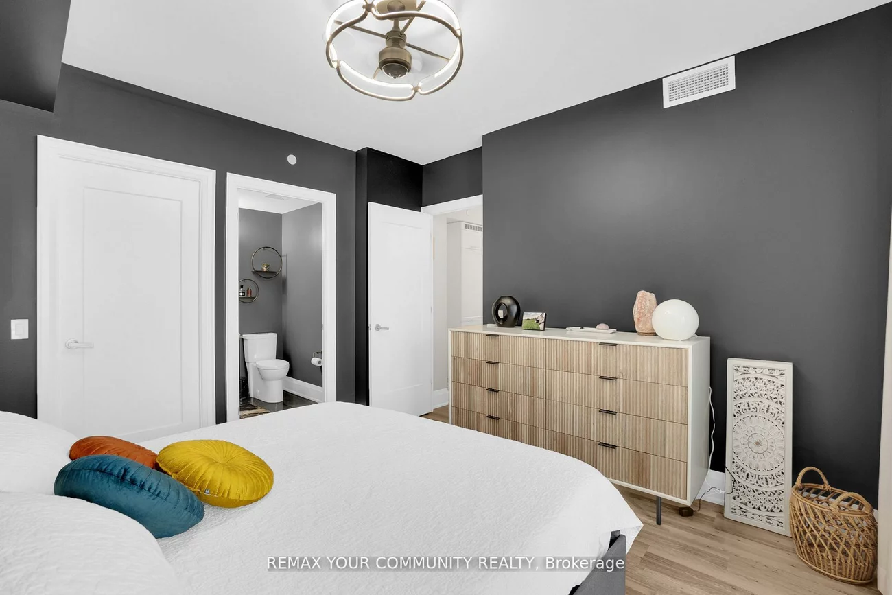 9085, Jane, Concord, Vaughan