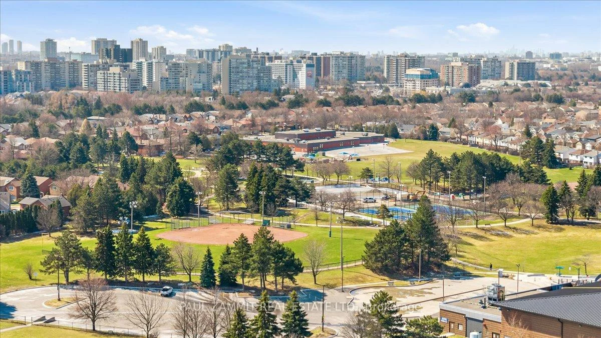 333, Clark, Crestwood-Springfarm-Yorkhill, Vaughan