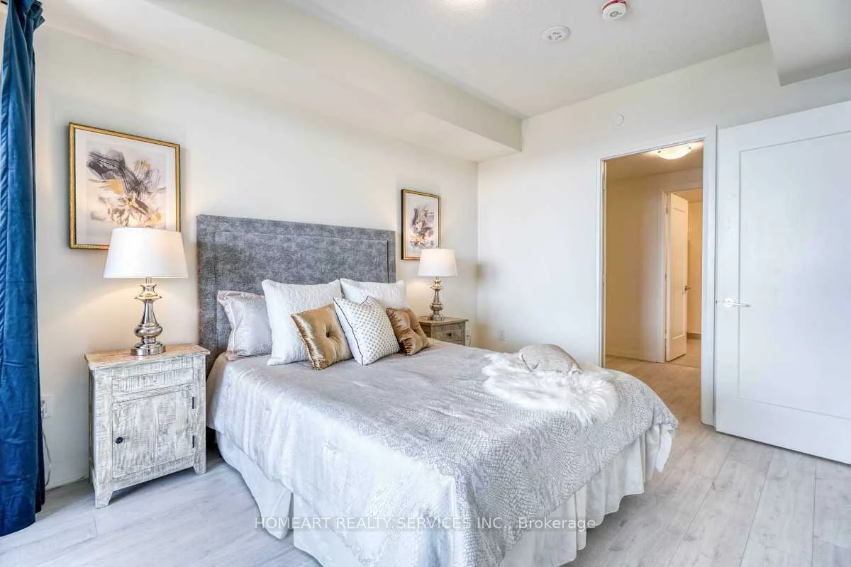 8960, Jane, Vellore Village, Vaughan