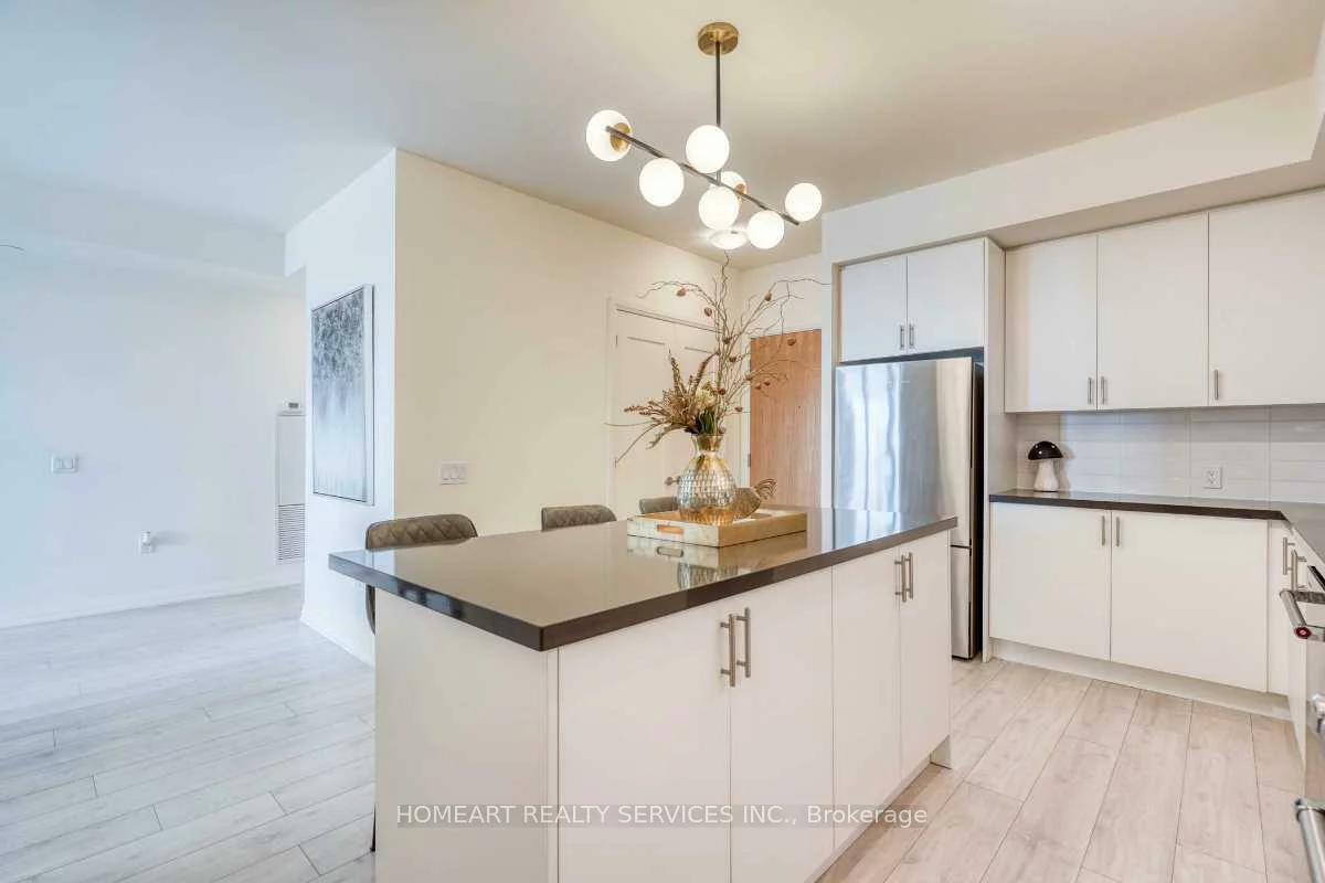 8960, Jane, Vellore Village, Vaughan