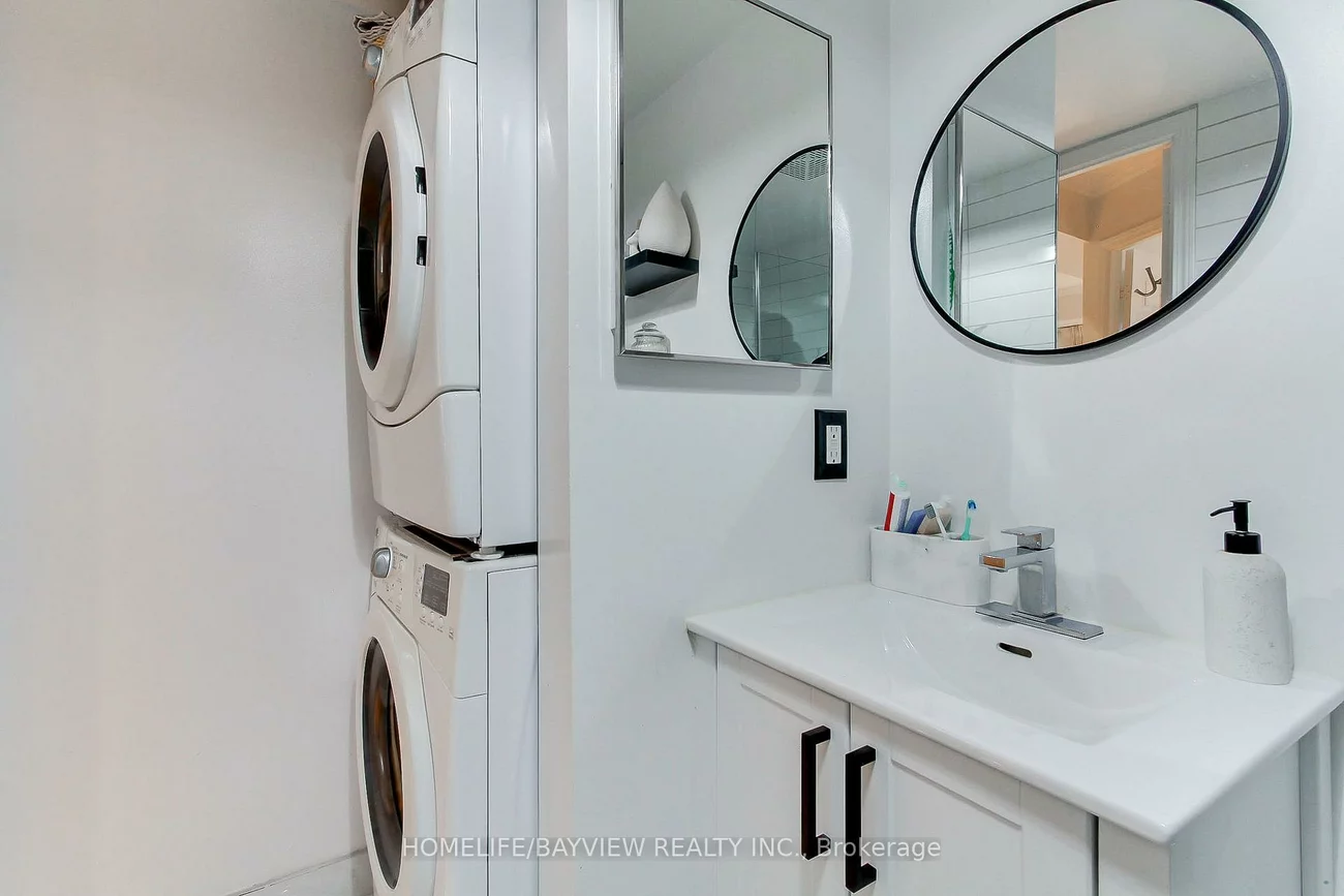 245, Pine Grove, Islington Woods, Vaughan