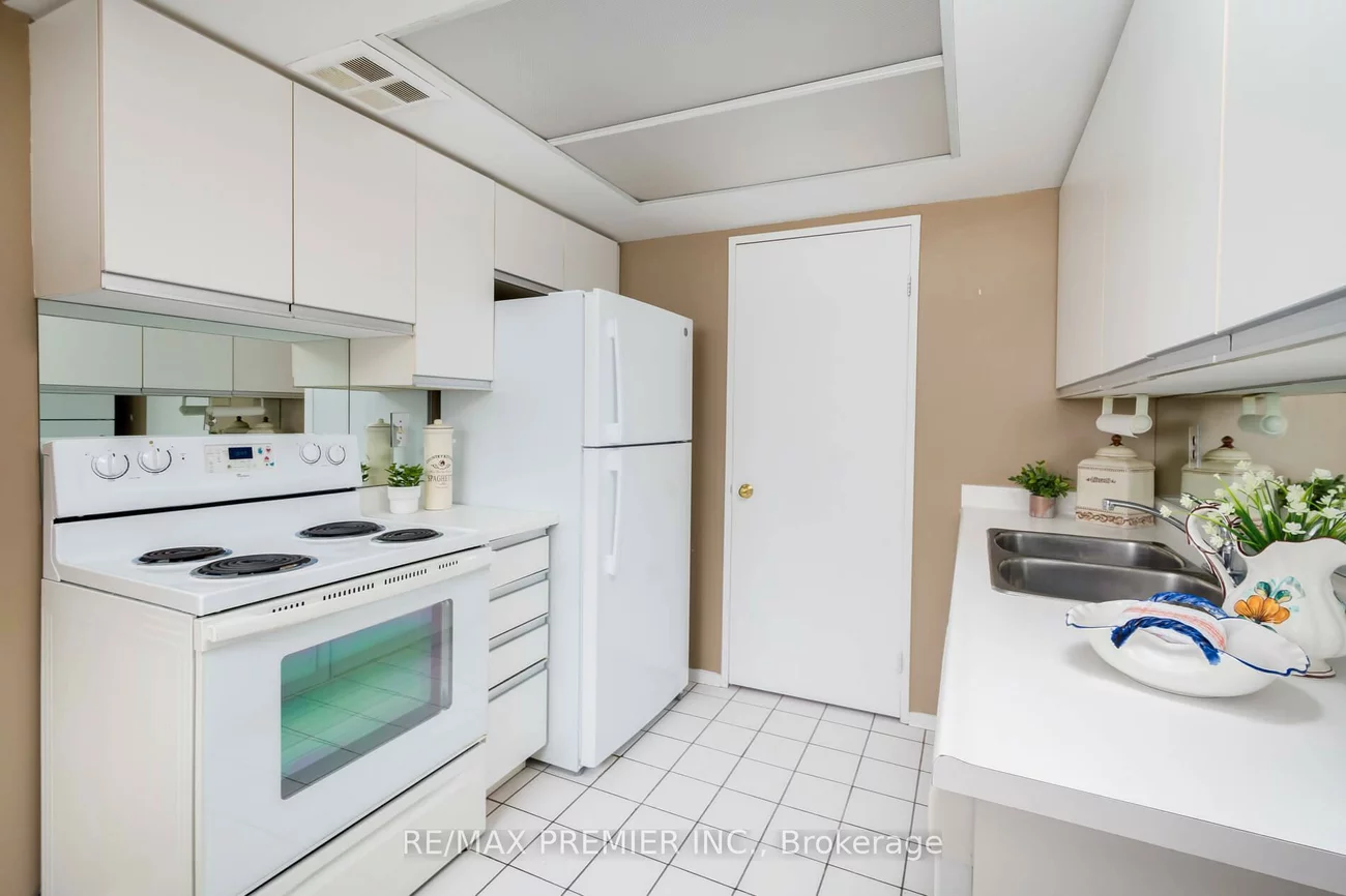 7440, Bathurst, Brownridge, Vaughan