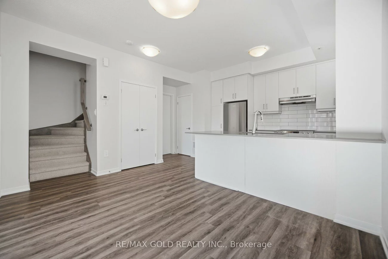 39, Honeycrisp, Vaughan Corporate Centre, Vaughan