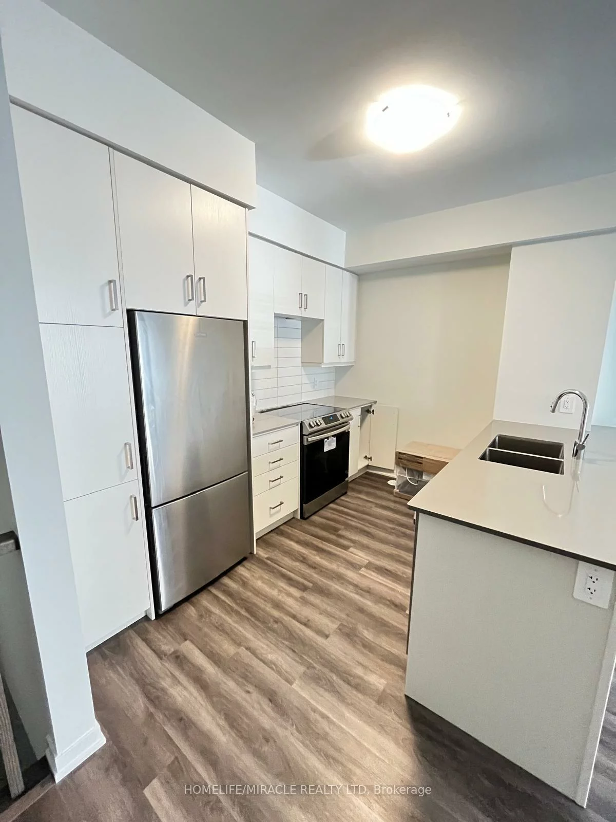 31, Honeycrisp, Vaughan Corporate Centre, Vaughan