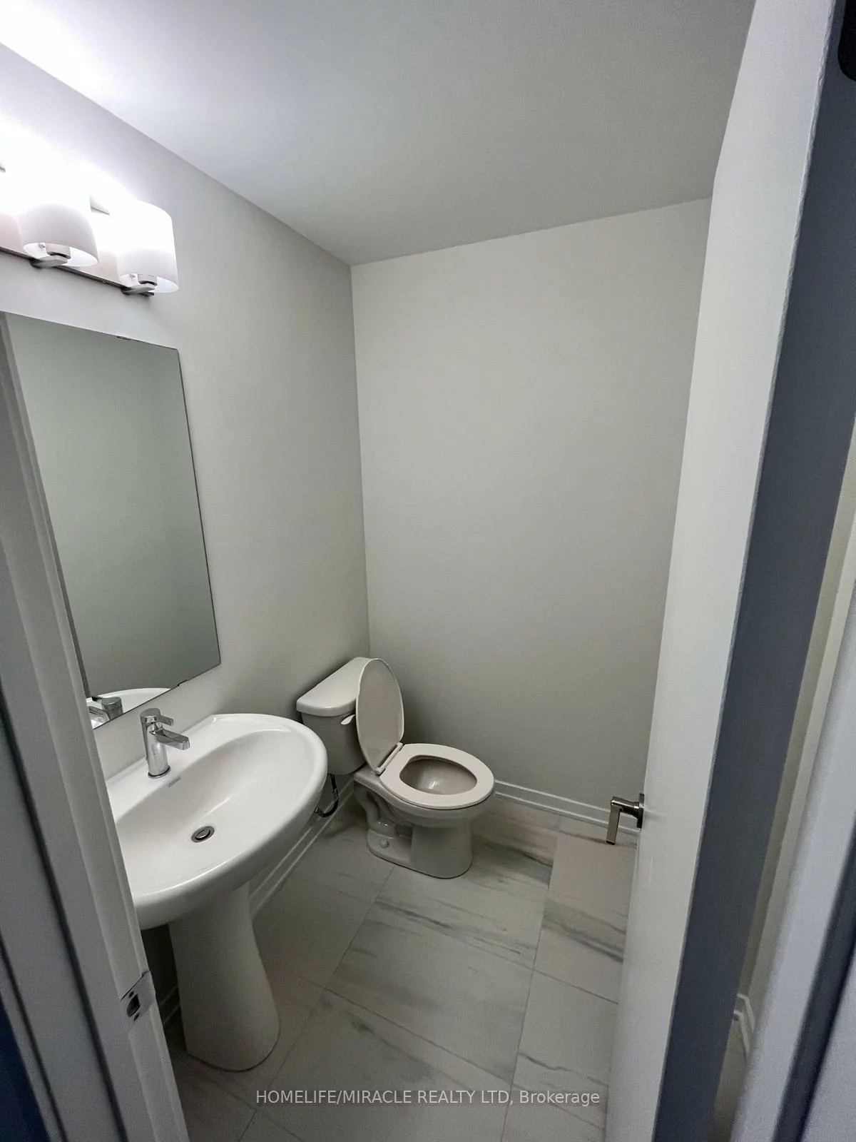 31, Honeycrisp, Vaughan Corporate Centre, Vaughan
