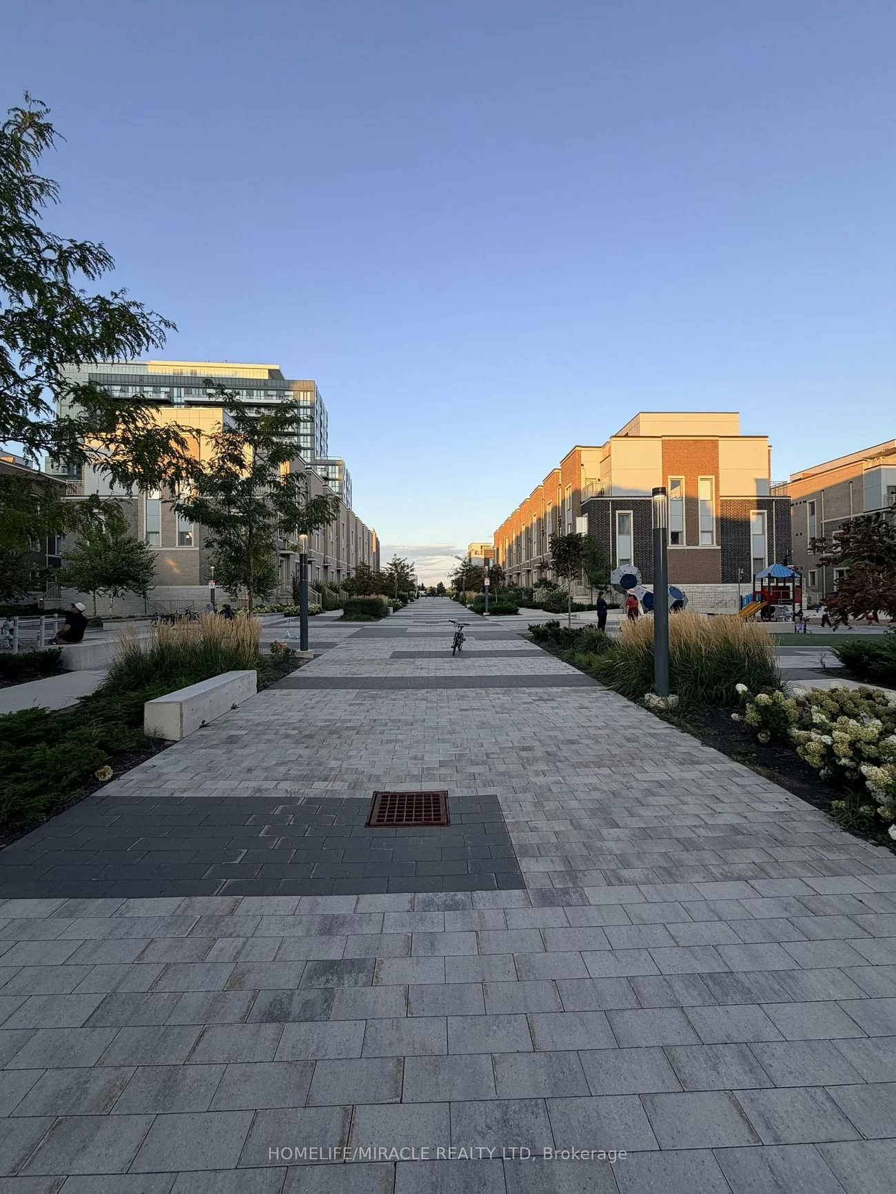 31, Honeycrisp, Vaughan Corporate Centre, Vaughan