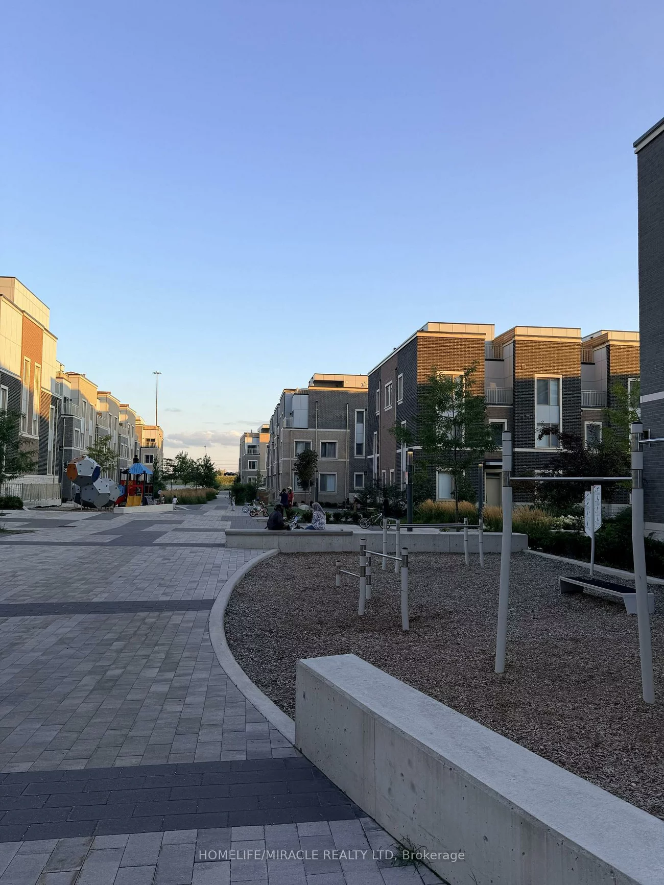 31, Honeycrisp, Vaughan Corporate Centre, Vaughan