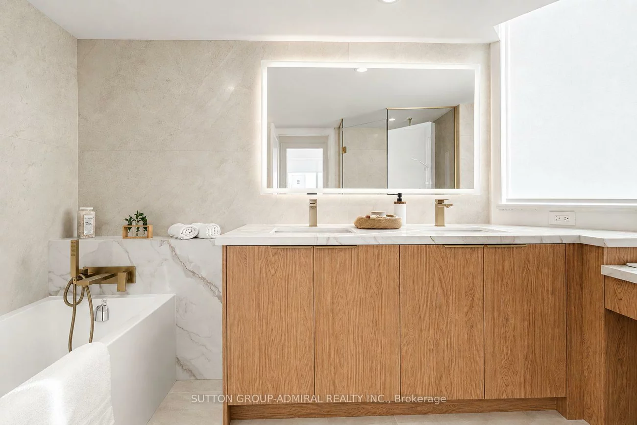 7250, Yonge, Crestwood-Springfarm-Yorkhill, Vaughan