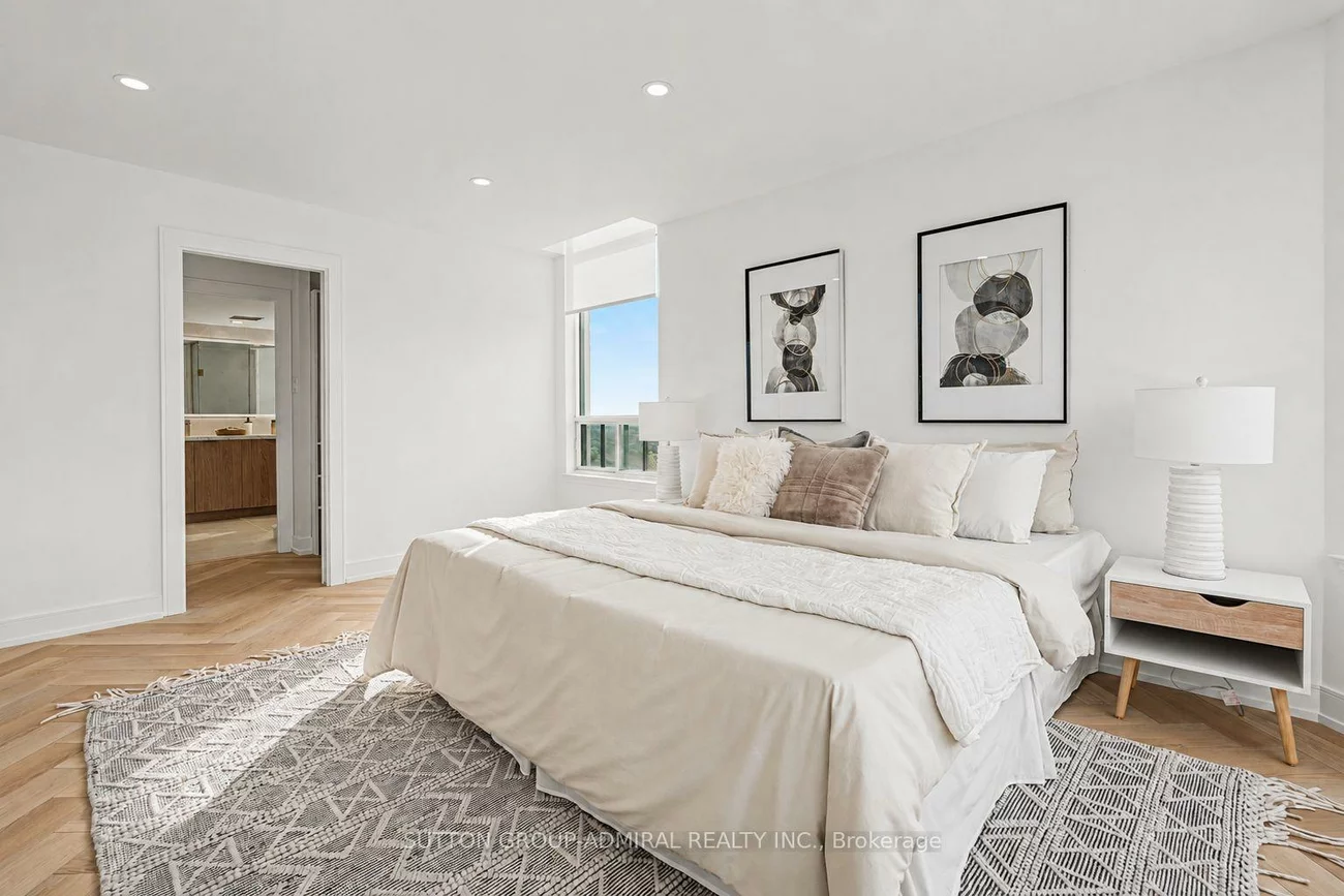 7250, Yonge, Crestwood-Springfarm-Yorkhill, Vaughan