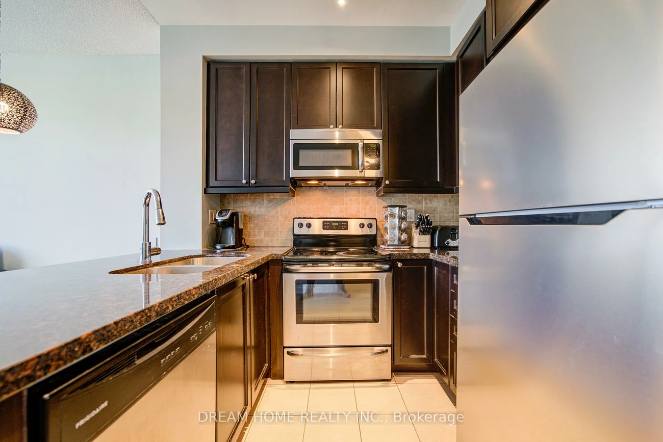 2396, Major Mackenzie, Maple, Vaughan