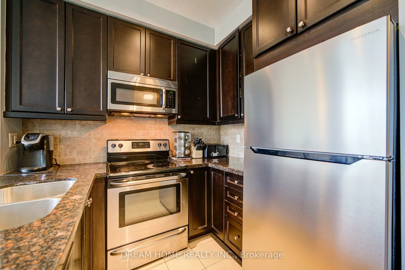 2396, Major Mackenzie, Maple, Vaughan