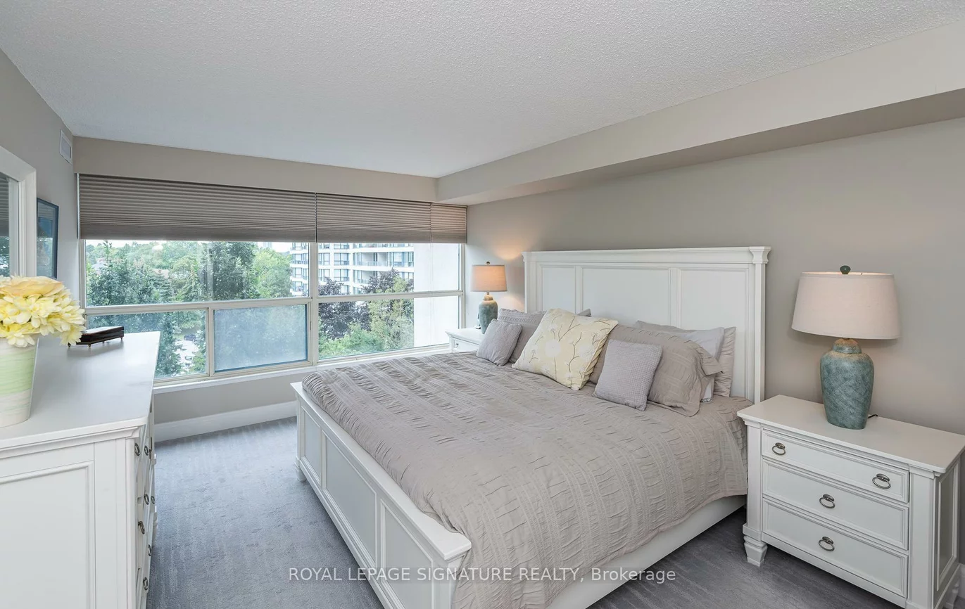 7300, Yonge, Crestwood-Springfarm-Yorkhill, Vaughan
