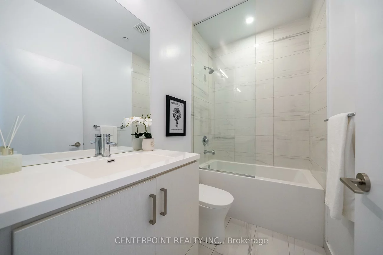 60, Honeycrisp, Vaughan Corporate Centre, Vaughan