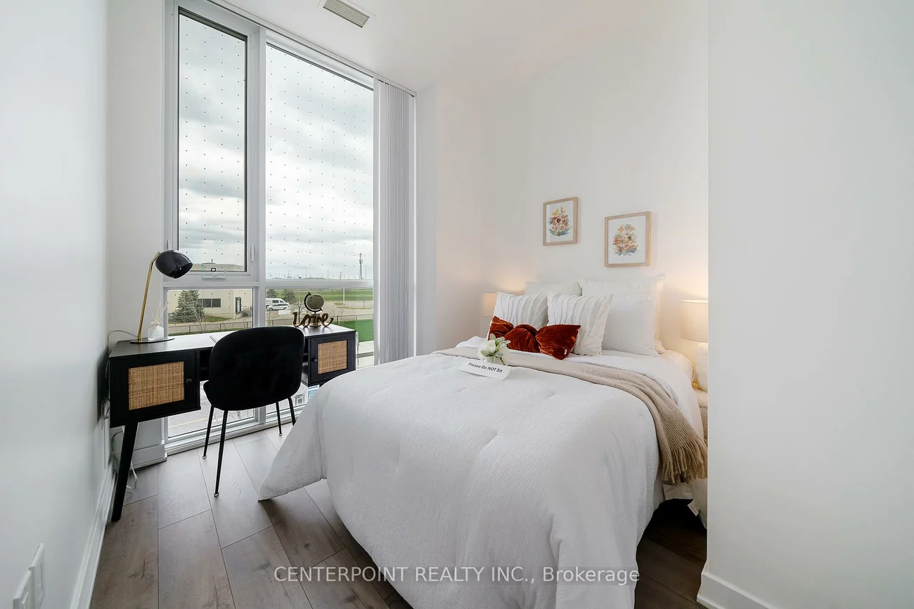 60, Honeycrisp, Vaughan Corporate Centre, Vaughan