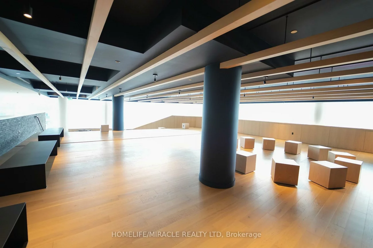 195, Commerce, Vaughan Corporate Centre, Vaughan
