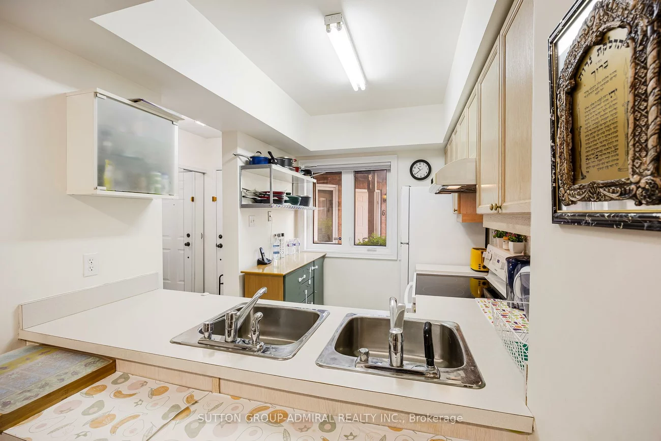 735, New Westminster, Brownridge, Vaughan